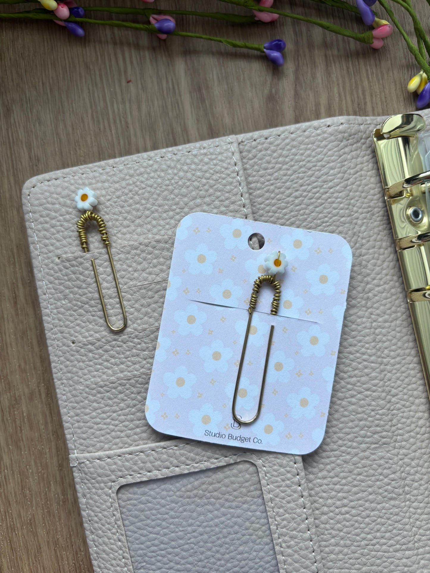 Dinky Daisy Binder Charm