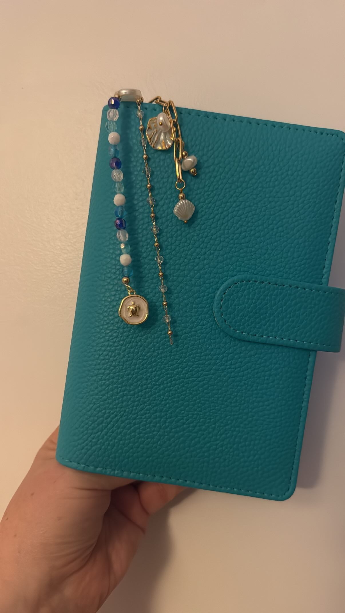 Very Spe-Shell Binder Decor
